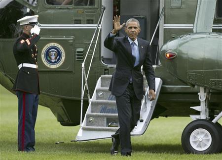 ホワイトハウスにヘリで降り立つバラク・オバマ大統領＝２０１５年９月９日、米国・首都ワシントン（ＡＰ）