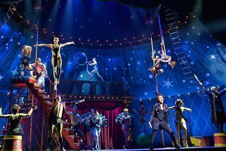 ブロードウェーミュージカル「ピピン」。９月２０日まで公演（提供写真）。（Ｃ）Ｓｈｉｎｏｂｕ＿Ｉｋａｚａｋｉ