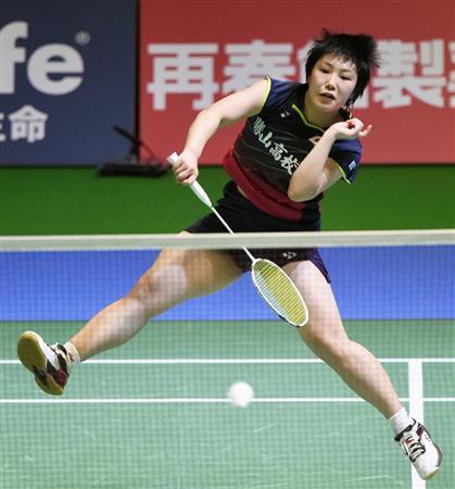 王適嫻（おう・てきかん）を破り決勝進出を決めた山口茜（あかね）＝２０１５年９月１２日、東京都渋谷区の東京体育館（共同）