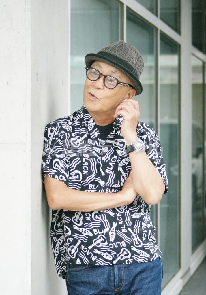 文芸作品の映画化を多く手がけてきた廣木隆一さん。「今回の作品の映画化？大歓迎です！」＝２０１５年８月２５日（塩塚夢撮影）