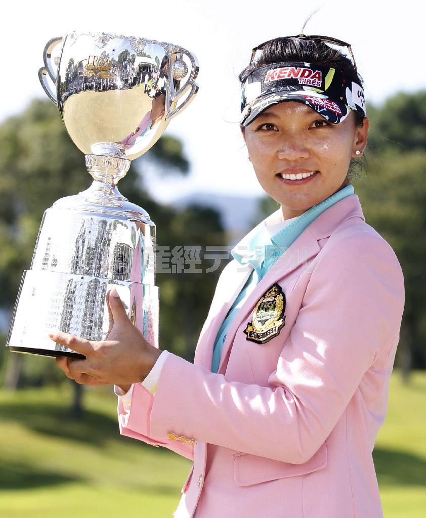 通算７アンダーで大会初優勝を果たしたテレサ・ルー＝２０１５年９月１３日、長崎県長崎市のパサージュ琴海アイランドＧＣ（共同）