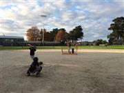 ニュージーランドのクラブチームの練習。地道に「掛け声」から指導している＝２０１５年、ニュージーランド・オークランド（清水直行さん提供）