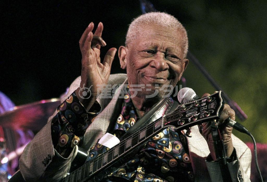 ２０１５年５月に８９歳で死去した米ブルースギタリスト、Ｂ・Ｂ・キング氏＝２０１２年８月２２日、米ミシシッピ州インディアノーラ（ＡＰ）