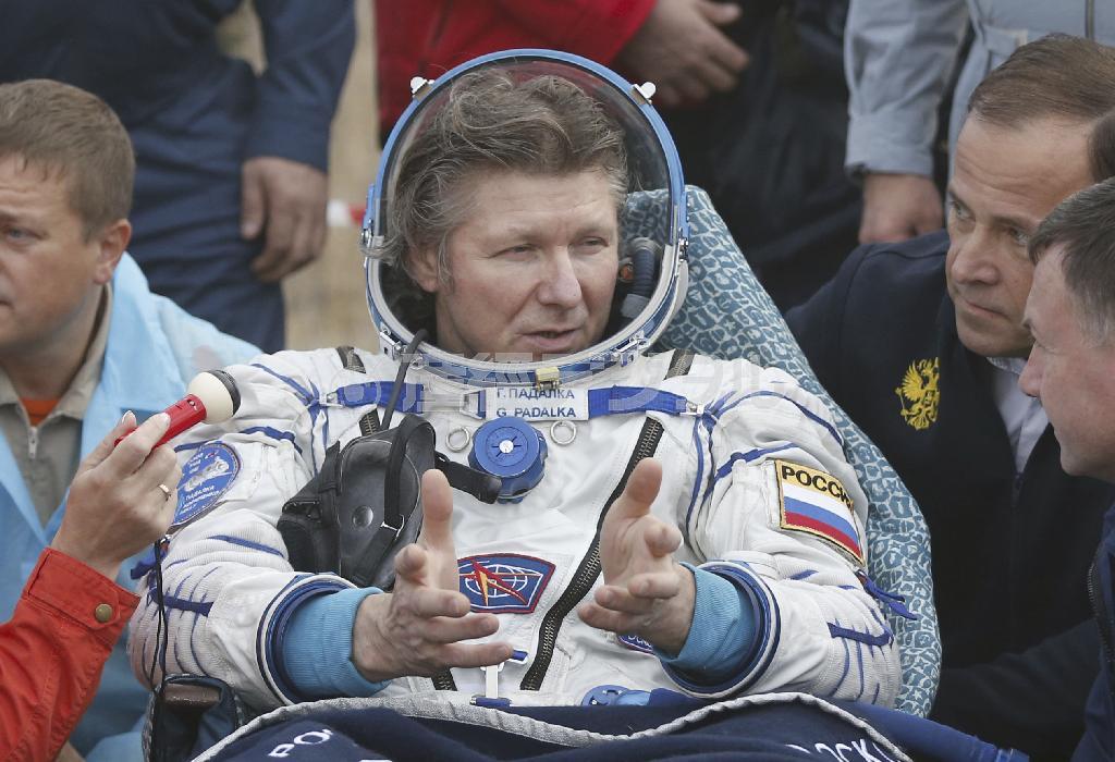 ロシアの宇宙飛行士、ゲナディ・パダルカ氏＝２０１５年９月１２日、カザフスタン・ジェズカズガン州ジェズカズガン（ＡＰ）