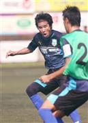 日本フットボールリーグ（ＪＦＬ）アスルクラロ沼津の練習に参加した中山雅史＝２０１５年９月５日、静岡県沼津市（ゲッティ＝共同）