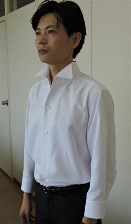 岐阜県内で繊維産業に関わる若手経営者らが開発した「岐阜シャツ」。岐阜ゆかりの武将、織田信長が着ていた「陣馬羽織」がモデルという＝２０１５年８月１０日、岐阜県岐阜市（藤沢志穂子撮影）