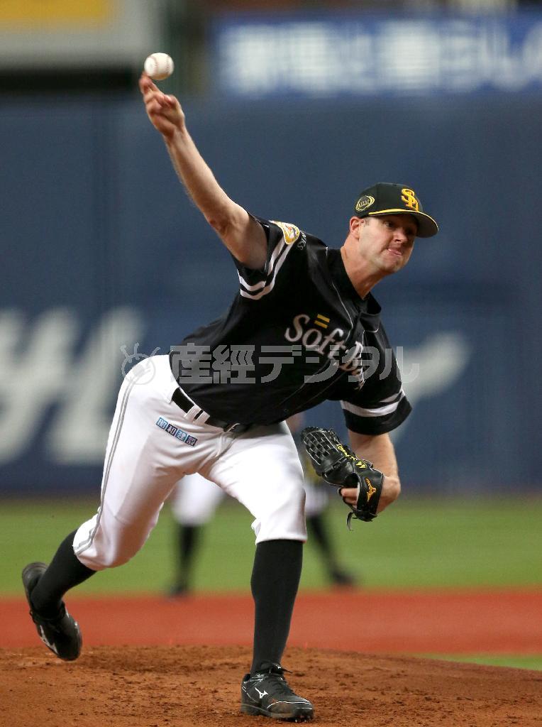 オリックス戦に先発したソフトバンクのリック・バンデンハーク＝２０１５年９月１６日、大阪市西区の京セラドーム（森田達也撮影）