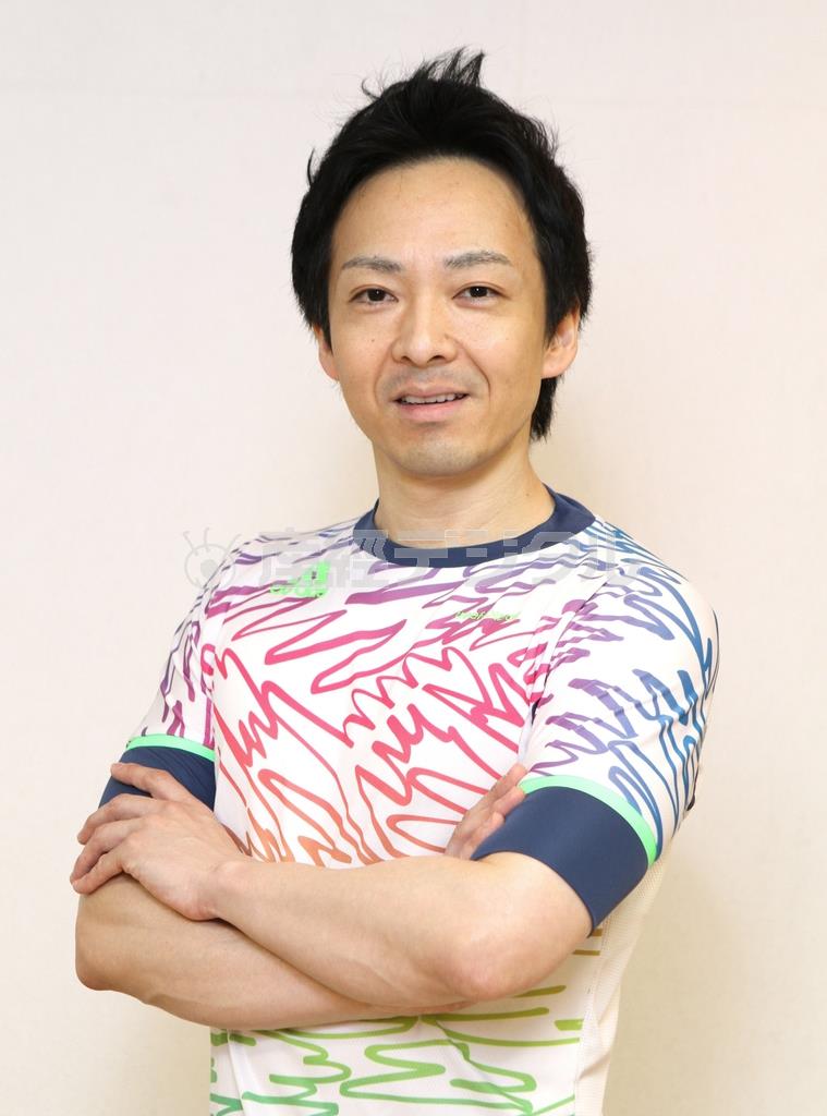 ヨガのトレーナー、進藤（しんどう）悦夫さん＝２０１５年７月９日（田中幸美撮影）