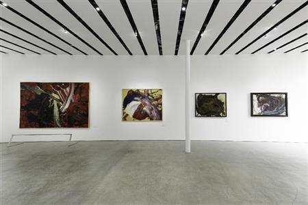 白髪一雄作品の展示室＝２０１５年７月８日、長野県北佐久郡軽井沢町の軽井沢ニューアートミュージアム（提供写真）