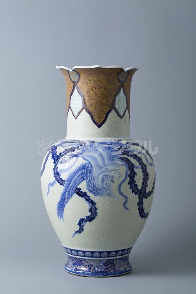 深川製磁「色絵鳳凰文大花瓶」（１９００（明治３３）年～１９２０年代、公益財団法人鍋島報效会蔵）＝２０１５年３月１０日（提供写真）