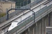 山梨リニア実験線での高速走行試験。世界最高速度となる時速６０３キロを記録した（ＪＲ東海提供）