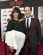 映画「アントマン」（ペイトン・リード監督）のロサンゼルス・プレミアに出席したポール・ラッド（右）とエヴァンジェリン・リリー＝２０１５年６月２９日、米カリフォルニア州ロサンゼルス（ＡＰ）