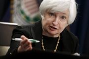 記者会見する米連邦準備制度理事会（ＦＲＢ）のイエレン議長＝１７日、ワシントン（ロイター）