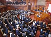 安全保障関連法案を可決した参院本会議＝２０１５年９月１９日未明、国会（福島範和撮影）