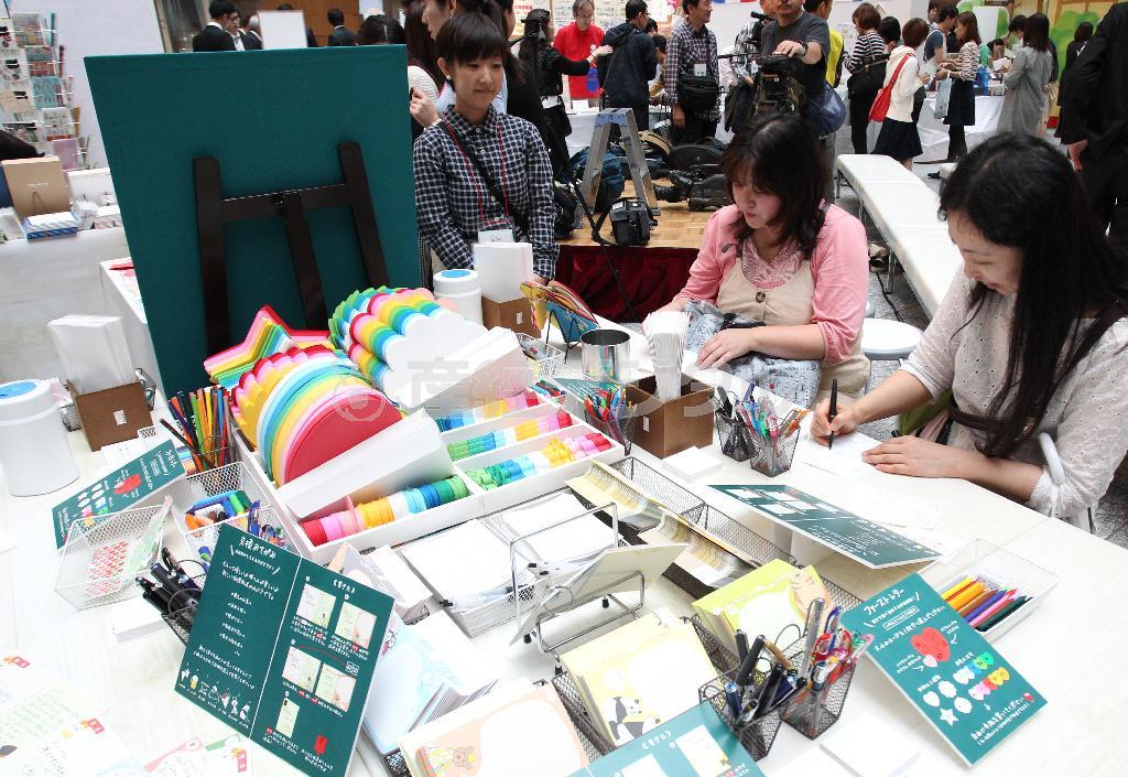 「メッセージフェスタ２０１５＿ｉｎ＿ＫＩＴＴＥ」に設けられた体験コーナー＝２０１５年９月１８日、東京都千代田区（荻窪佳撮影）