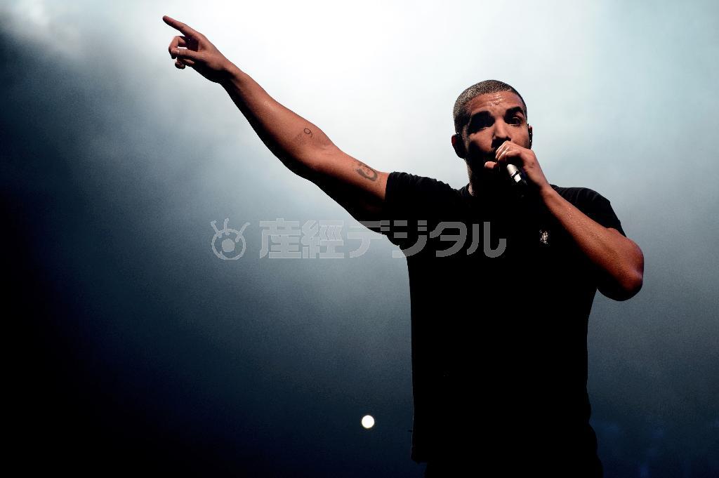 カナダのラップ歌手、ドレイクさん＝２０１５年６月２７日、英国・首都ロンドン（ＡＰ）