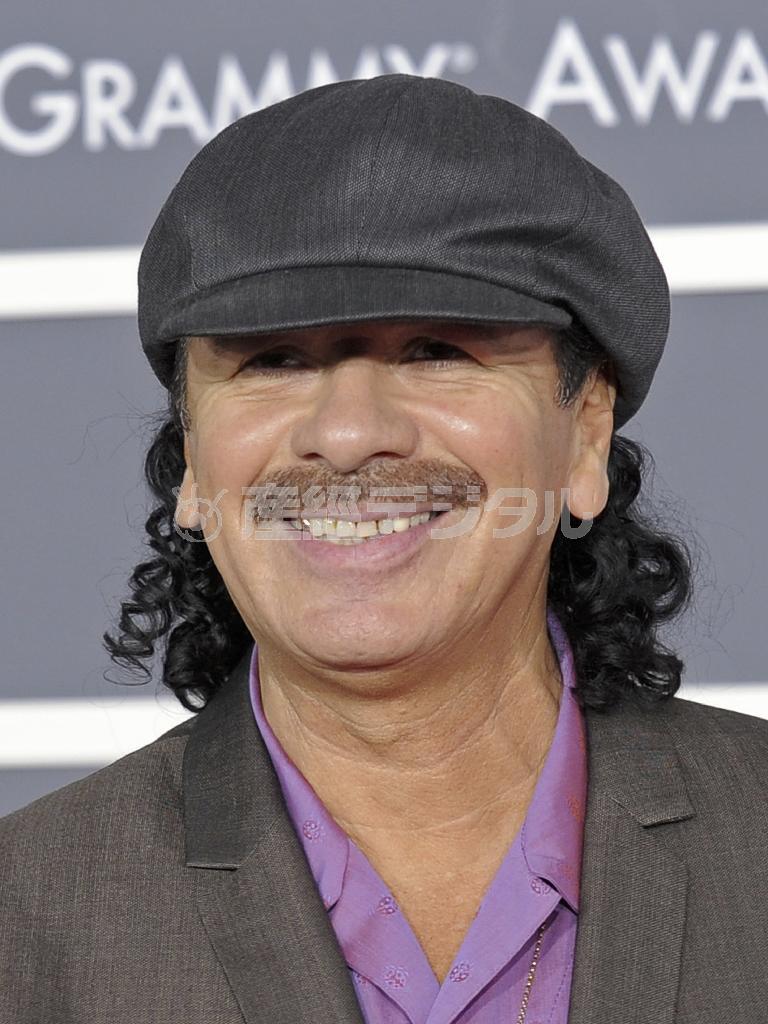 メキシコ出身の米ギタリスト、カルロス・サンタナさん＝２０１０年１月３１日、米カリフォルニア州ロサンゼルス（ＡＰ）