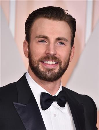 米俳優のクリス・エバンスさん＝２０１５年２月２２日、米カリフォルニア州ロサンゼルス（ＡＰ）