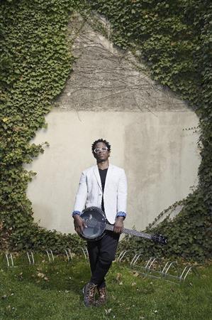 カメルーン出身のシンガー・ソングライター、ブリック・バッシー＝２０１５年４月８日（提供写真）。（Ｃ）Ｄａｖｉｄ＿Ｂａｌｉｃｋ