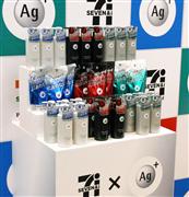 セブン＆アイ・ホールディングスと資生堂が共同開発したエージープラス×セブンプレミアム「メンズオフィスデオ」シリーズの商品（永田岳彦撮影）