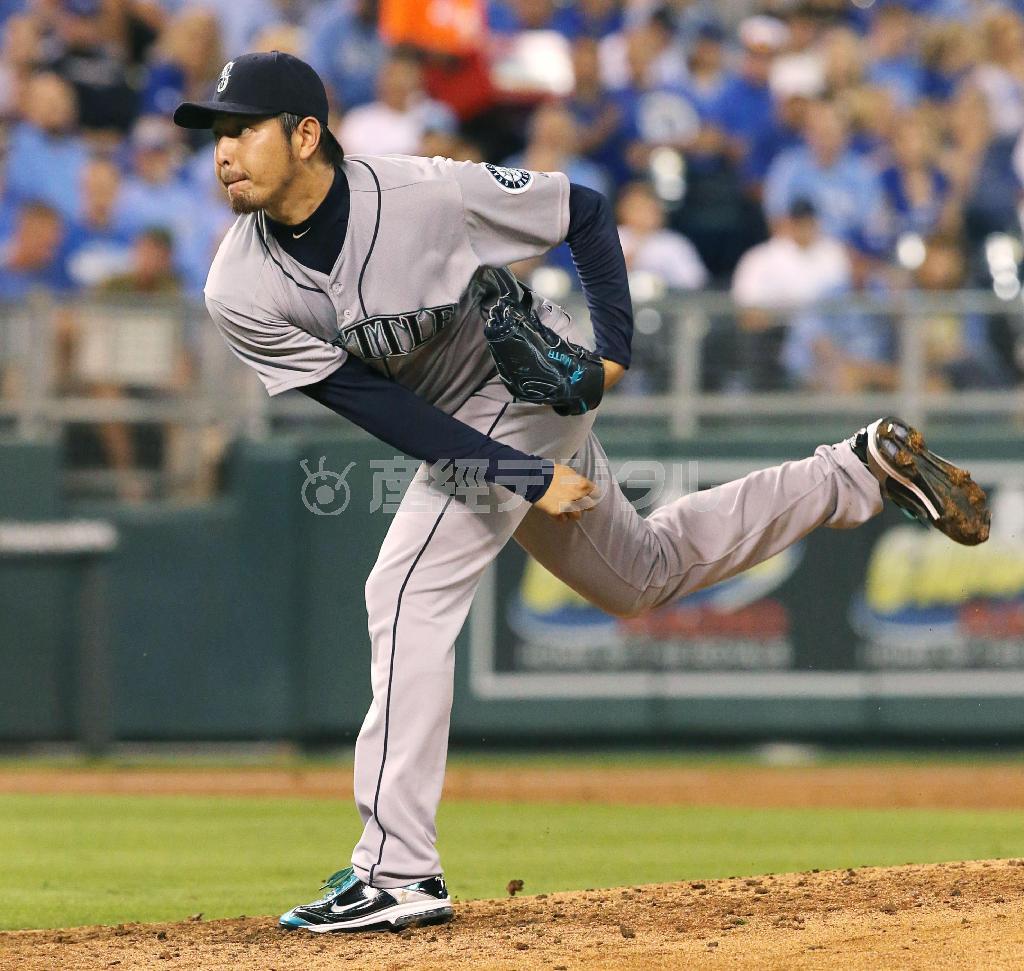 ロイヤルズ戦に先発し、７回を３安打無失点で９勝目を挙げたマリナーズ・岩隈（いわくま）久志＝２０１５年９月２２日、米ミズーリ州カンザスシティー（共同）