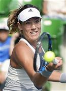 準々決勝進出を決めたガルビネ・ムグルサ＝２０１５年９月２３日、東京都江東区の有明テニスの森公園（共同）
