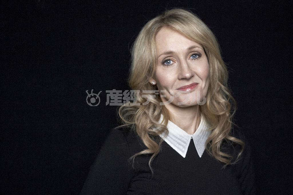 ベストセラー小説「ハリー・ポッター」シリーズの作者で英作家のＪ・Ｋ・ローリングさん＝２０１２年１０月１６日、米ニューヨーク（ＡＰ）