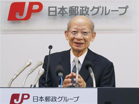 記者会見する日本郵政の西室泰三社長＝２５日午後、東京都千代田区