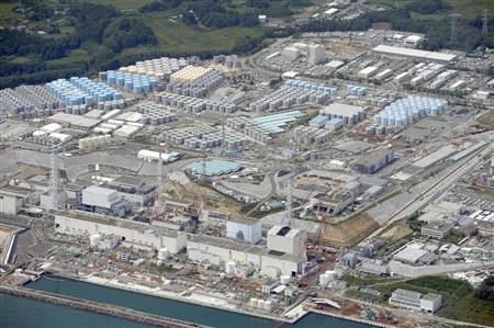 汚染水などを保管するタンクで敷地が埋め尽くされた東京電力福島第１原発＝８月（共同通信社ヘリから）
