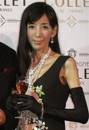 仏シャンパンをアピールするため報道陣の前に姿を見せた川島なお美さん