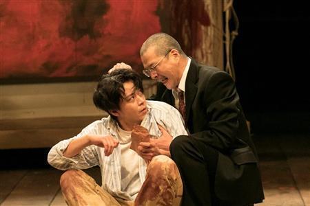 ２人芝居「ＲＥＤ」。１０月４日公演（加藤孝さん撮影、提供写真）