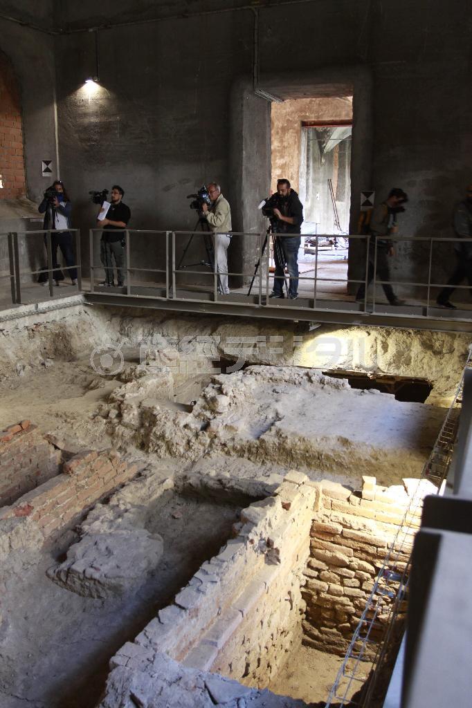 １５４２年にリザ・ゲラルディーニが埋葬されたとされる伊中部フィレンツェの修道院＝２０１５年９月２４日、イタリア・トスカーナ州フィレンツェ（ＡＰ）