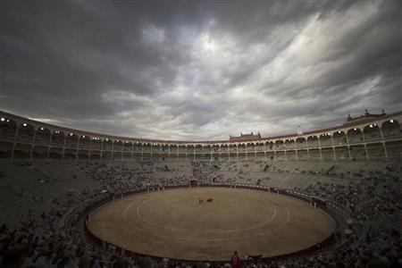 収容人数約２万４０００人（世界３位）のラス・ベンタス闘牛場。空席が目立っているのは、開催日（８月１５日）が祝日の「聖母被昇天の日」に当たり、街中で特別ミサが行われていたためでもある＝２０１５年８月１５日、スペイン・首都マドリード（ＡＰ）
