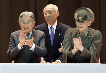 国体の卓球競技を観戦される天皇、皇后両陛下＝２７日午後、和歌山県白浜町