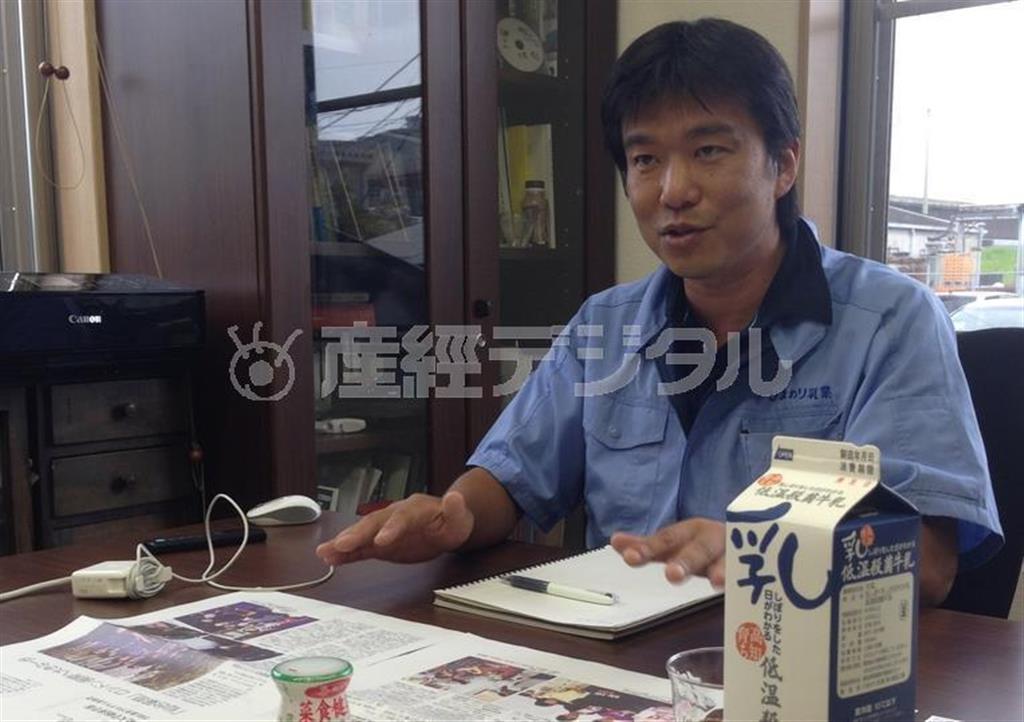 「高知県に恩返しがしたい」と語るひまわり乳業の取締役管理本部長の坂井稔幸さん＝２０１５（平成２７）年８月２５日、高知県南国市（高知県立大学、佐野聖奈撮影）