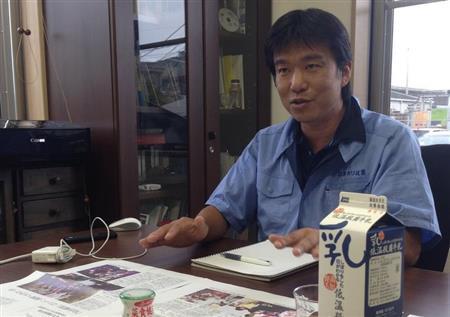 「高知県に恩返しがしたい」と語るひまわり乳業の取締役管理本部長の坂井稔幸さん＝２０１５（平成２７）年８月２５日、高知県南国市（高知県立大学、佐野聖奈撮影）