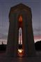 街中に立つモニュメント。天然ガスがずっと燃えている＝２０１４年１２月２０日、アゼルバイジャン（井浦新さん撮影）