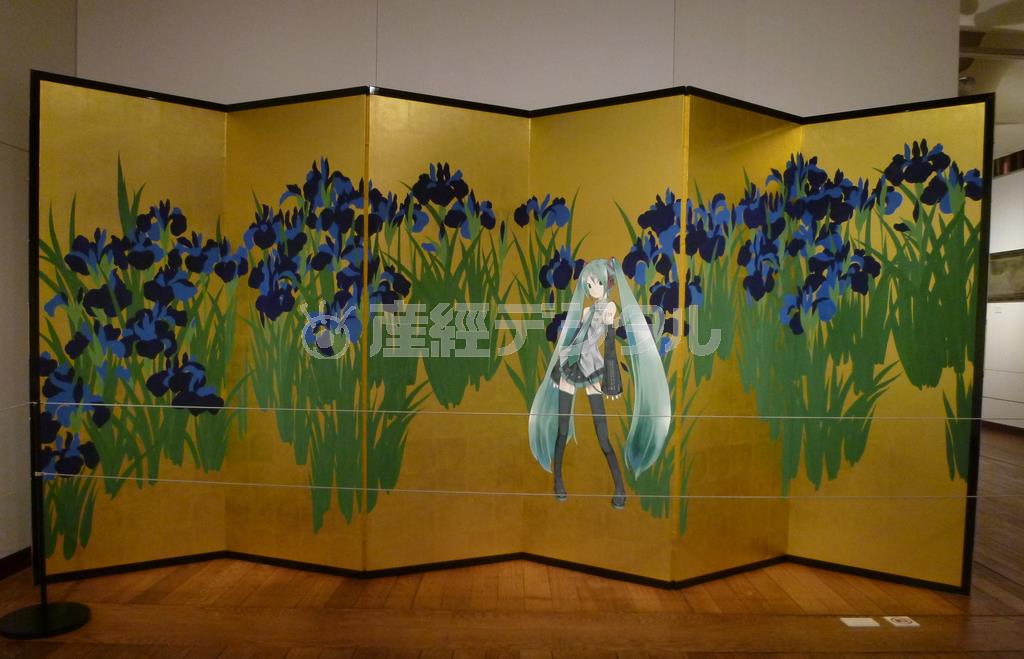 「初音ミクに燕子花図屏風」＝２０１５年９月２３日（提供写真）。（Ｃ）Ｃｒｙｐｔｏｎ＿Ｆｕｔｕｒｅ＿Ｍｅｄｉａ，ＩＮＣ．