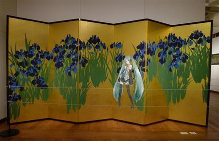 「初音ミクに燕子花図屏風」＝２０１５年９月２３日（提供写真）。（Ｃ）Ｃｒｙｐｔｏｎ＿Ｆｕｔｕｒｅ＿Ｍｅｄｉａ，ＩＮＣ．