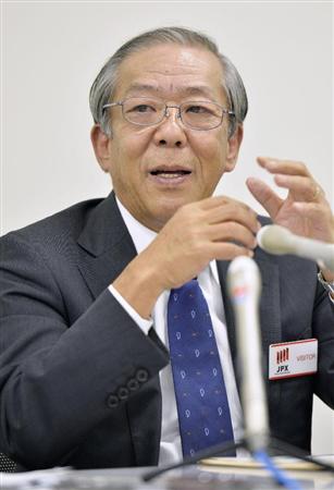 記者会見する第一中央汽船の薬師寺正和社長＝２９日午後、東京都中央区