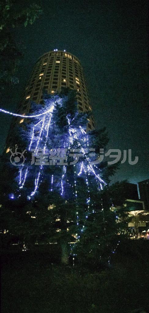 高層の建物を撮影する場合にも縦にしてパノラマ撮影すると雰囲気が違ってくる＝２０１５年９月１３日（野口隆史さん撮影）