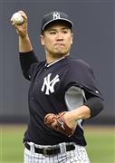 キャッチボールをするヤンキース・田中将大（まさひろ）＝２０１５年９月、米ニューヨーク（共同）