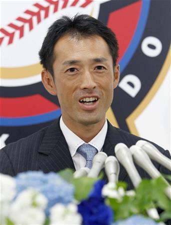 引退記者会見をする日本ハムの木佐貫洋（きさぬき・ひろし）投手＝２０１５年９月３０日、北海道札幌市の球団事務所（共同）