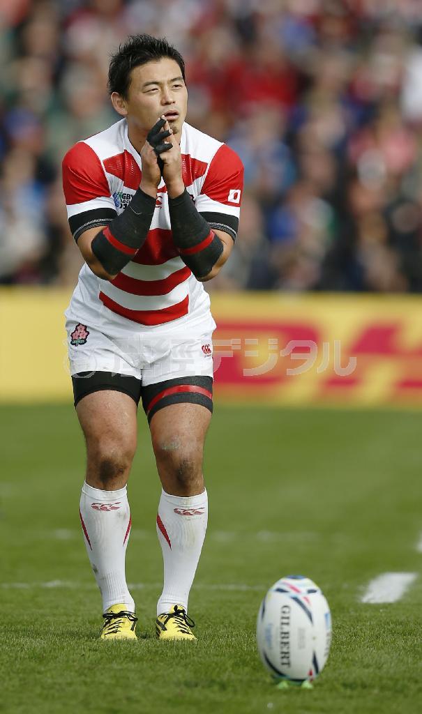 スコットランド戦でＰＧを狙う五郎丸歩（ごろうまる・あゆむ）＝２０１５年９月２３日、英グロスターシャー州グロスター（共同）