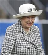 英国のエリザベス女王＝２０１５年９月１３日、英スコットランド・ブレアアソール（ロイター）