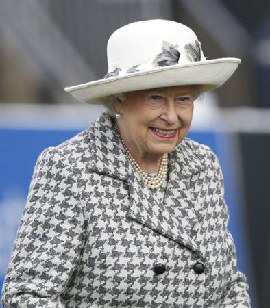 英国のエリザベス女王＝２０１５年９月１３日、英スコットランド・ブレアアソール（ロイター）
