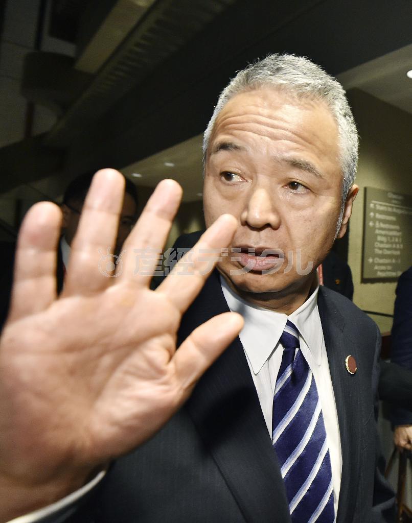 環太平洋戦略的経済連携協定（ＴＰＰ）交渉の閣僚会合を終えた甘利明（あまり・あきら）ＴＰＰ相＝２０１５年１０月２日、米ジョージア州アトランタ（共同）