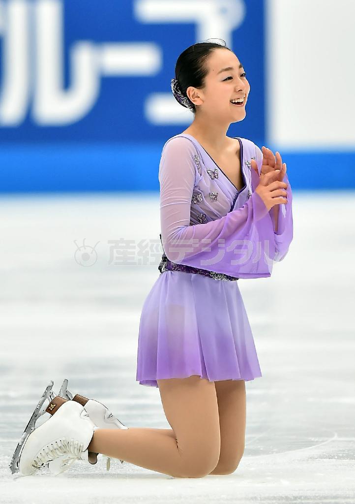 演技を終え、笑顔を見せる浅田真央（まお）＝２０１５年１０月３日、埼玉県さいたま市中央区のさいたまスーパーアリーナ（桐山弘太撮影）