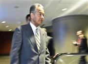 ＴＰＰ閣僚会合に向かう甘利ＴＰＰ相＝３日、米アトランタ（共同）