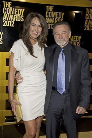 米俳優、ロビン・ウィリアムズさん（右）と妻のスーザンさん＝２０１２年４月２８日、米ニューヨーク（ＡＰ）
